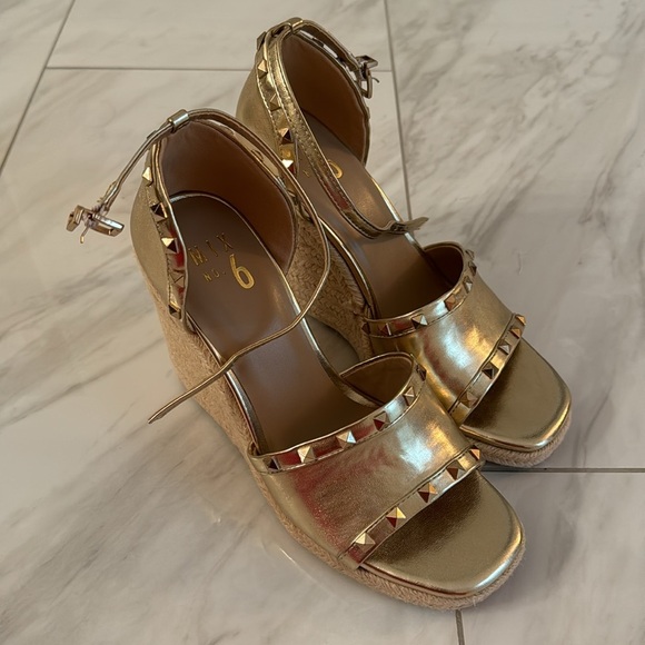 Mix No. 6 Gold Wedges - Picture 4 of 6